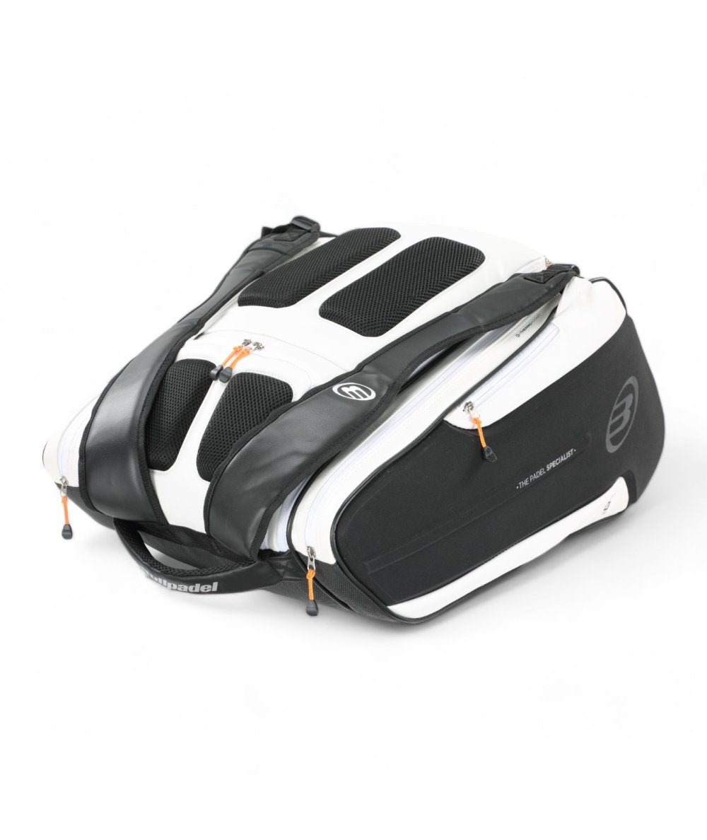 BULLPADEL BPP-25012 HACK Blanco/Negro 2025 PAQUITO NAVARRO