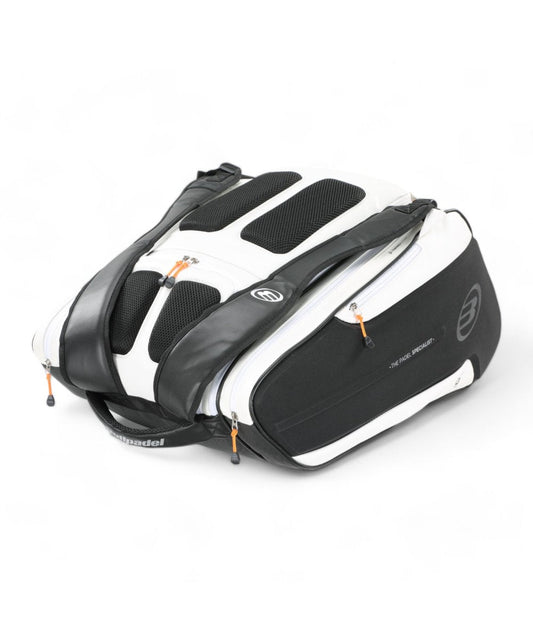 BULLPADEL BPP-25012 HACK Blanco/Negro 2025 PAQUITO NAVARRO